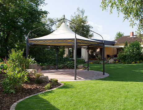 Luxus Gartenpavillon aus Metall.